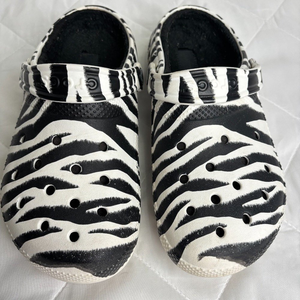 Crocs Zebra Print Faux Fur Lined Classic Clogs Womens 7 Mens 5 Black White - Picture 2 of 16
